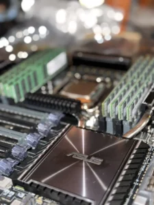 An image of the southbridge heatsink after applying rubbing alcohol to remove the sharpie
